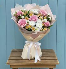 Букет цветов из:  Гвоздики, Орхидеи и Розы #REPLACE_PRED# Коршево
