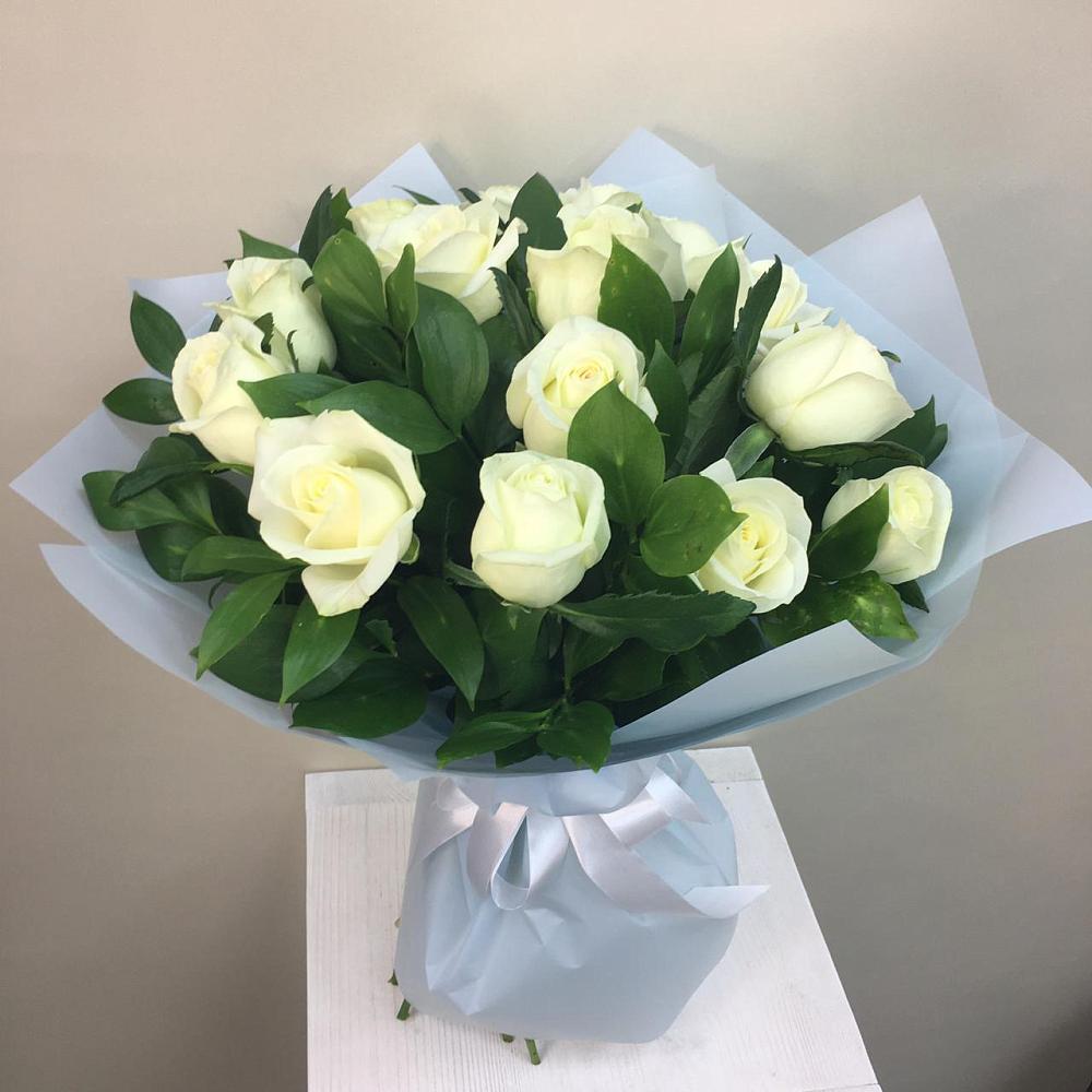 Букет 15 Белых роз Проуд в Коршево
