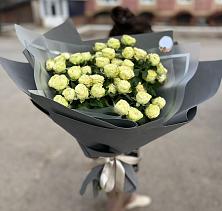 Букет Белые кустовые розы Солинеро в Коршево