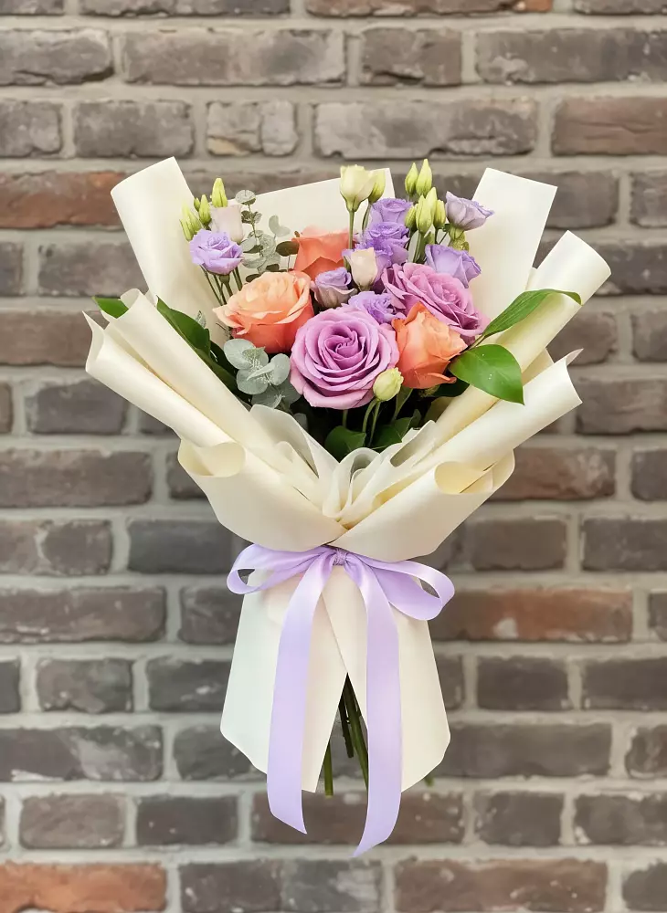 Букет цветов из: Лизиантусы и Розы в Коршево