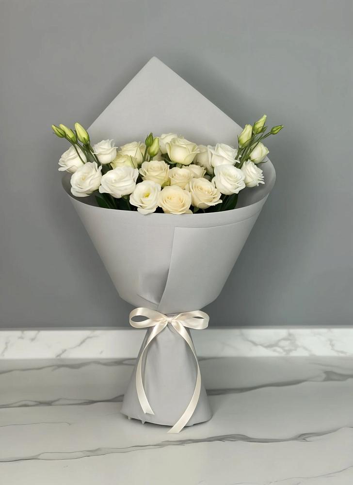 Букет цветов из: Розы и Лизиантусы в Коршево