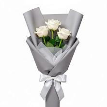 Букет 3 белые розы в Коршево