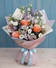 Букет цветов из:  Лизиантусы, Розы, Альстромерии и Гипсофила в Коршево