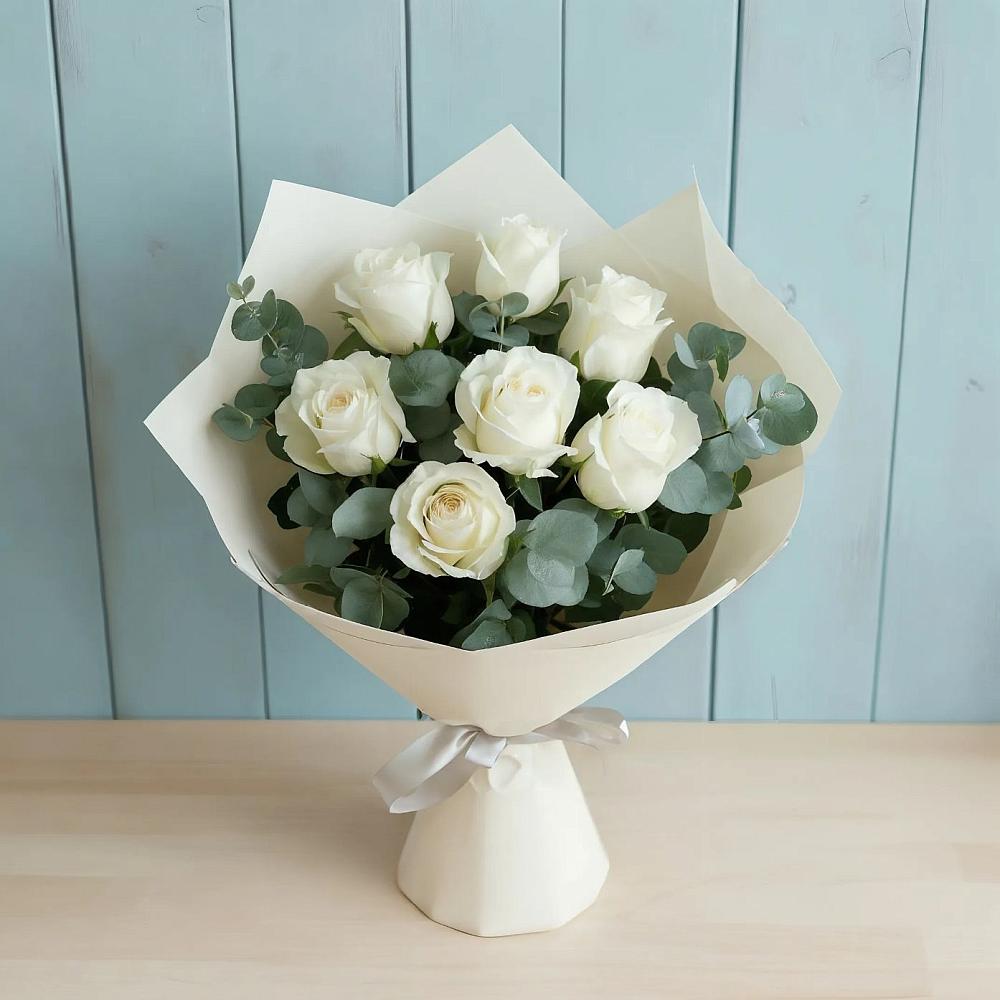 Букет Белые розы в Эвкалипте в Коршево
