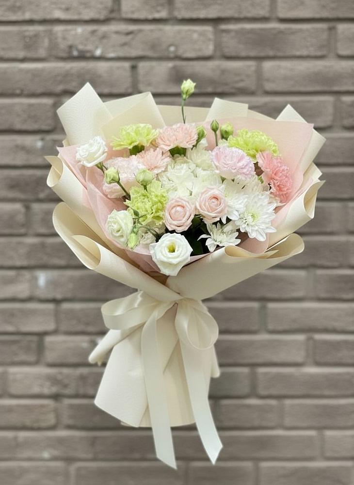 Букет цветов из: Гвоздики, Розы, Лизиантусы и Хризантемы в Коршево