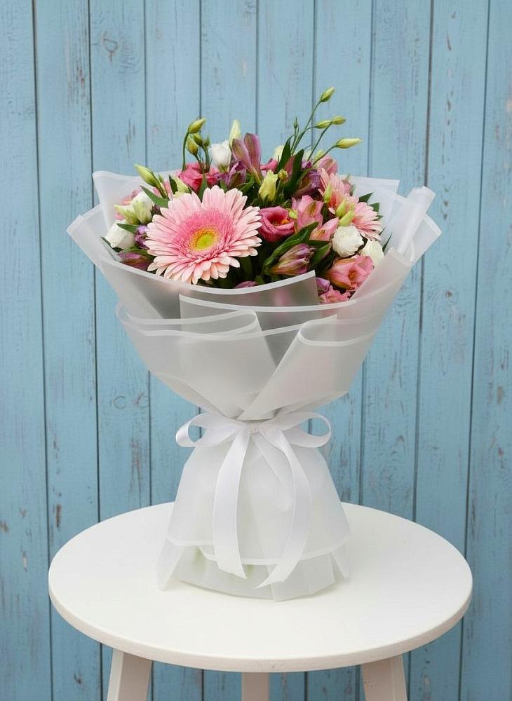 Букет цветов из: Герберы, Альстромерии и Лизиантусы в Коршево