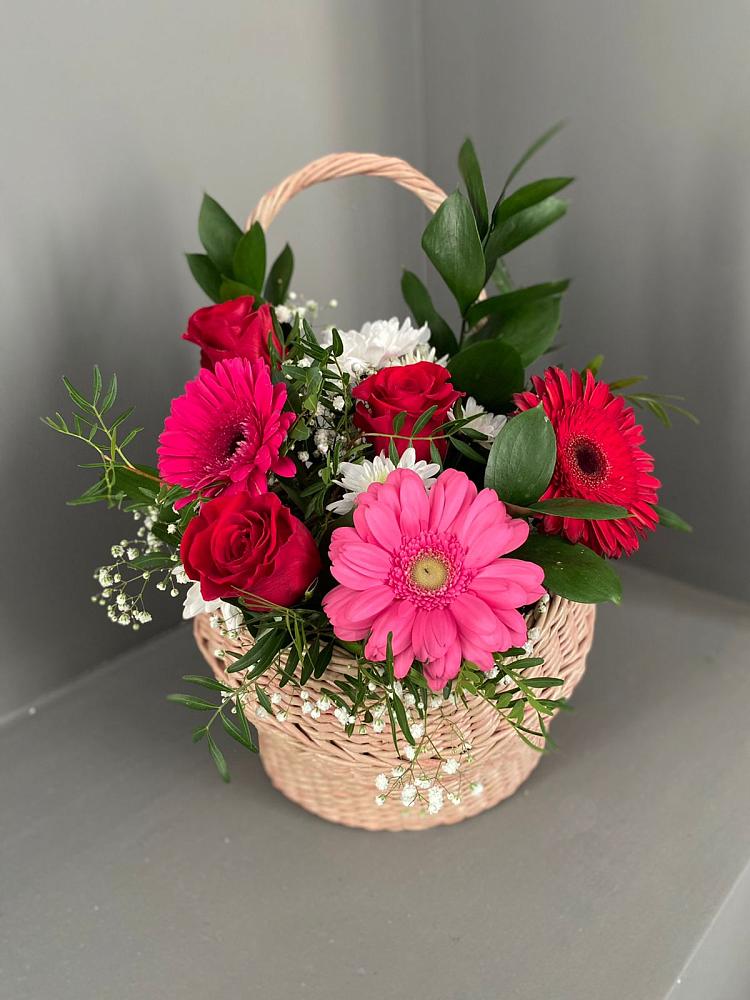 Цветочная композиция из Розы, Хризантемы и Герберы в корзине в Коршево