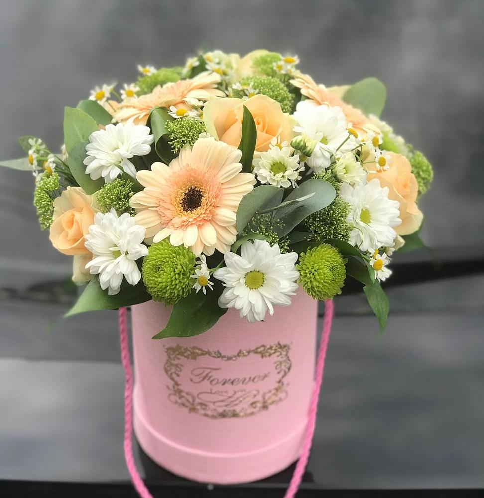 Цветочная композиция из Розы, Герберы и Хризантемы в шляпной коробке в Коршево