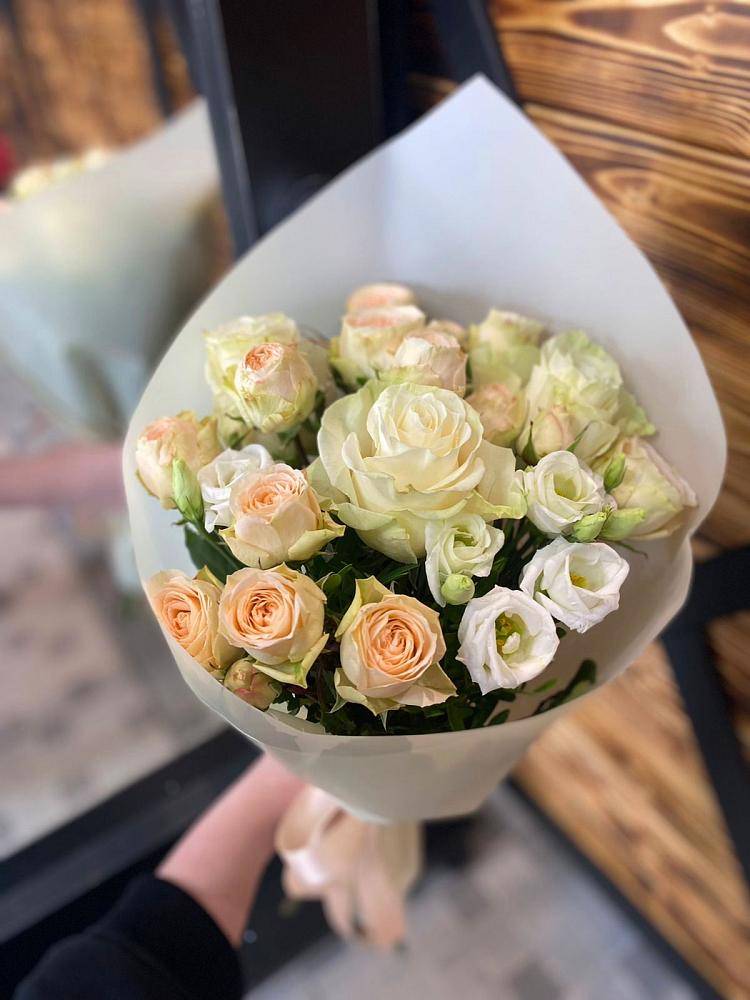 Букет цветов из: Розы и Лизиантусы в Коршево