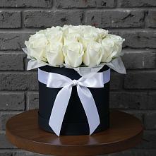 Цветочная композиция из Розы в шляпной коробке в Коршево